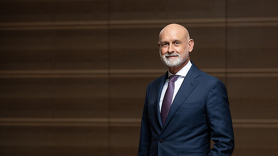 Das Foto zeigt Volker Geyer, den Bundesvorsitzenden des dbb.