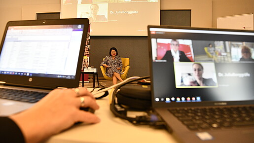 Podiumsdebatte im Rahmen der Hauptversammlung der dbb frauen