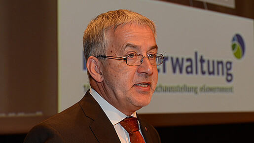 Willi Russ eröffnet den Kongress 'neueVerwaltung' Willi Russ eröffnet den Kongress 'neueVerwaltung'