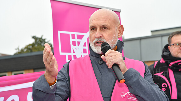 Einkommensrunde öffentlicher Dienst - Geyer: „Tarifunterschiede müssen ausgeglichen werden“ Einkommensrunde der Länder 2023, Einkommensrunde TvL, Tarifverhandlungen Länder, Forderungen dbb