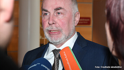 dbb Chef Ulrich Silberbach zum Ende der zweiten Runde der Tarifverhandlungen dbb Chef Ulrich Silberbach zum Ende der zweiten Runde der Tarifverhandlungen