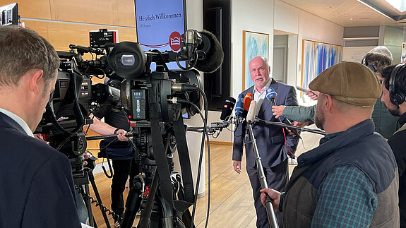 Einkommensrunde Bund und Kommunen 2023: Verhandlungen in Potsdam Einkommensrunde Bund und Kommunen 2023: Verhandlungen in Potsdam