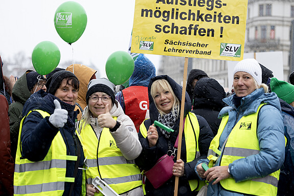 Warnstreik in Leipzig Beschäftigte beim Warnstreik in Leipzig