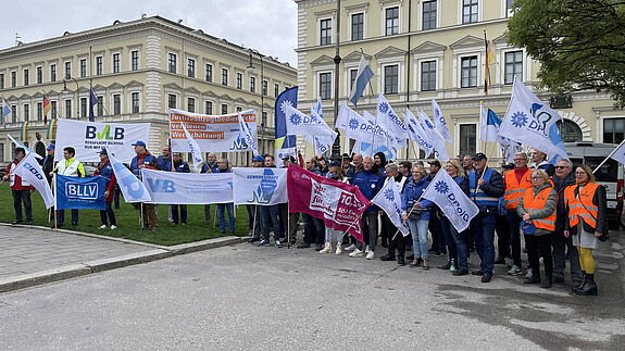 Einkommensrunde 2023 mit der TdL: Mahnwache in München Einkommensrunde 2023 mit der TdL: Mahnwache in München