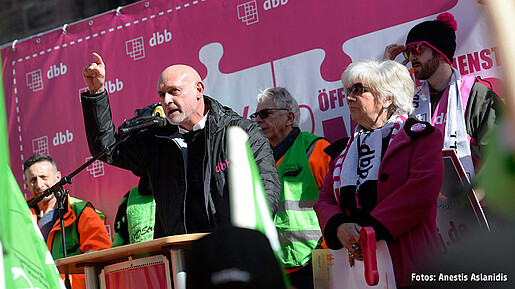 Volker Geyer auf einer Demonstration in Nürnberg Volker Geyer auf einer Demonstration in Nürnberg