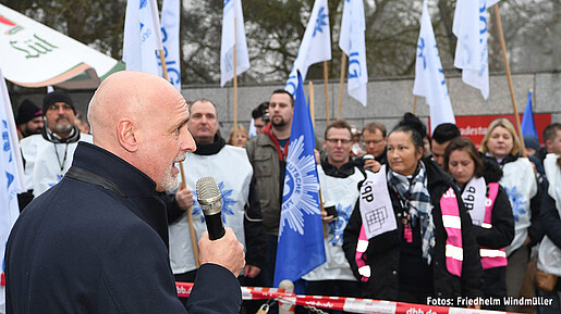 Volker Geyer dankt den Demonstrierenden in Potsdam Volker Geyer dankt den Demonstrierenden in Potsdam