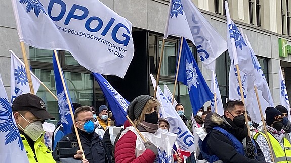 Demonstrierende Polizeibeschäftigte in Berlin