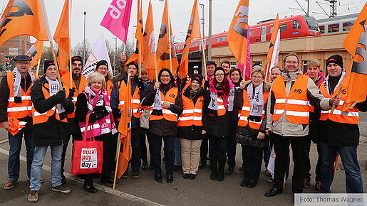 Demo, Equal-Pay-Day, bfg Demo, Equal Pay Day