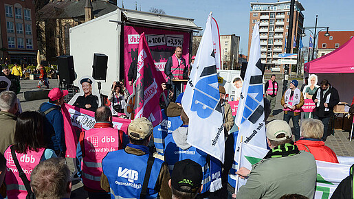 Einkommensrunde 2014: Warnstreik und Demo in Rostock Einkommensrunde 2014: Warnstreik und Demo in Rostock