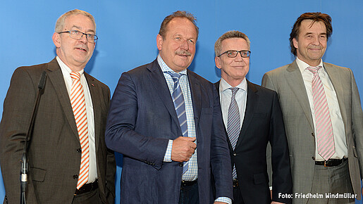 Einkommensrunde 2016 für Bund und Kommunen: Einigung erzielt! Einkommensrunde 2016 für Bund und Kommunen: Einigung erzielt!