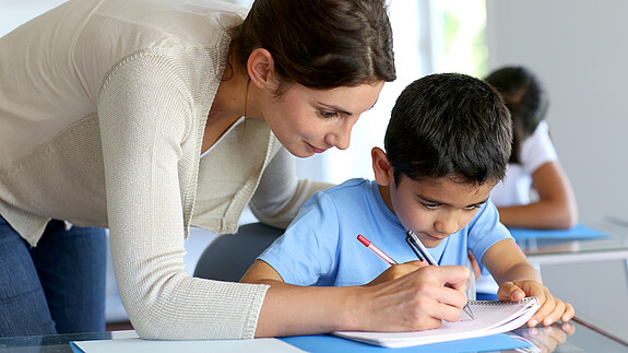 Lehrerin und Schüler