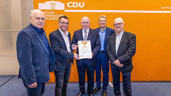 Die saarländische CDU-Landtagsfraktion hat den dbb Bundesvorsitzenden Ulrich Silberbach mit dem Nikolaus-Warken-Preis ausgezeichnet.