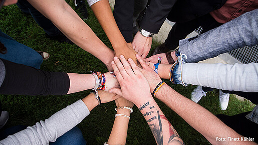 Zusammenhalten im Team Zusammenhalten im Team