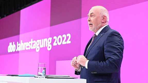 dbb Chef Ulrich Silberbach bei der dbb Jahrestagung 2022