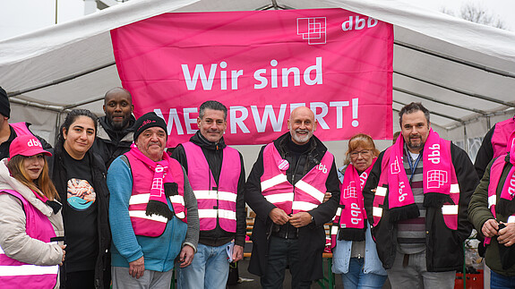 Einkommensrunde Öffentlicher Dienst Bund und Kommunen 2023 Protestaktion am Flughafen Frankfurt am Main