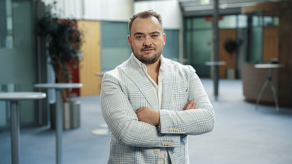 Fandrejewski: „Tarifeinigung trägt klare Jugendhandschrift“ Foto zum Thema "Tarifeinigung": Zu sehen ist Matthäus Fandrejewski, Vorsitzender der dbb jugend.