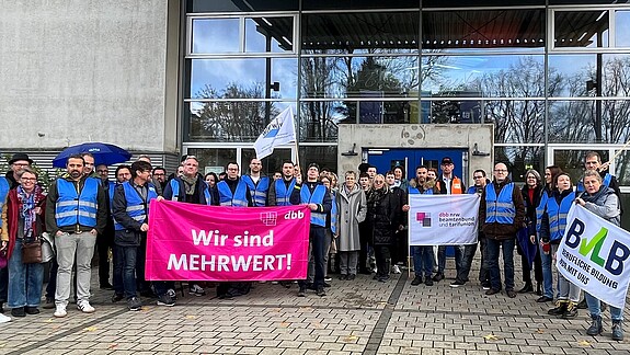 Mahnwachen in Nordrhein-Westfalen Einkommensrunde, öffentlicher Dienst, Mahnwache, Nordrhein-Westfalen, BVLB, Gelsenkirchen, Bildung, Personal, Innovation, Tarifverhandlungen, Blockade, Sicherheit, Finanzen, Beschäftigte