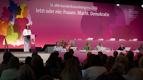 Foto von einer Veranstaltungsbühne
