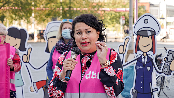 Einkommensrunde 2021: Protest der dbb frauen Einkommensrunde 2021: Protest der dbb frauen