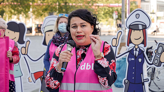 Einkommensrunde 2021: Protest der dbb frauen Einkommensrunde 2021: Protest der dbb frauen