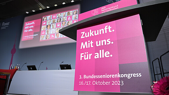 „Zukunft. Mit uns. Für alle“ lautet das Motto des Kongresses, der am 16. Oktober 2023 in Berlin beginnt. „Zukunft. Mit uns. Für alle“ lautet das Motto des Kongresses, der am 16. Oktober 2023 in Berlin beginnt.