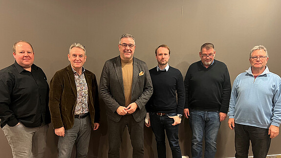 Verhandlungskommission mit Verhandlungsführer Andreas Hemsing (Mitte) Verhandlungskommission mit Verhandlungsführer Andreas Hemsing (Mitte)