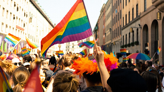 Wie geht bei Diversity-Themen voran? Zu dieser Frage haben sich Florian Klink, Toni Nickel und Matthäus Fandrejewski mit Sven Lehmann (Grüne), dem Queer-Beauftragten der Bundesregierung, ausgetauscht. Wie geht bei Diversity-Themen voran? Zu dieser Frage haben sich Florian Klink, Toni Nickel und Matthäus Fandrejewski mit Sven Lehmann (Grüne), dem Queer-Beauftragten der Bundesregierung, ausgetauscht.