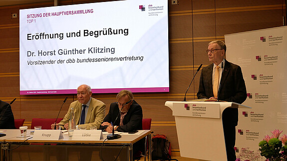 Horst Günther Klitzing, Vorsitzender der dbb bundesseniorenvertretung, betonte die Bedeutung seiner Generation für die Stabilität des Gemeinwesens. Jahr > 2024, Organisation > Gewerkschaft/Berufsverband > dbb