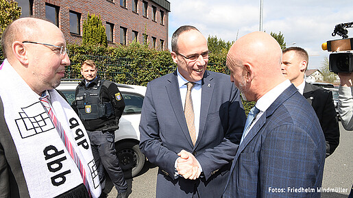Schmitt und Geyer begrüßen den Innenminister Beuth