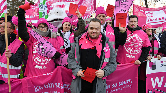 dbb jugend Chef Matthäus Fandrejewski vor Beginn der dritten Verhandlungsrunde in Potsdam dbb jugend Chef Matthäus Fandrejewski vor Beginn der dritten Verhandlungsrunde in Potsdam