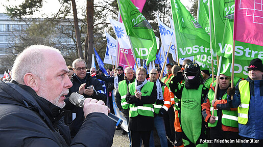 Ulrich Silberbach bei der zweiten Verhandlungsrunde in Potsdam Ulrich Silberbach bei der zweiten Verhandlungsrunde in Potsdam