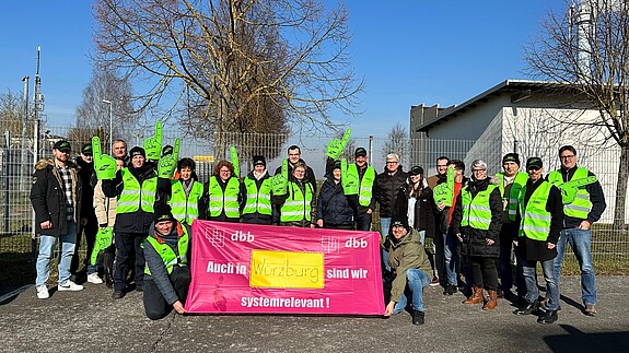Beschäftigte des Zollamts Dettelbach-Mainfrankenpark und der FKS Würzburg Beschäftigte des Zollamts Dettelbach-Mainfrankenpark und der FKS Würzburg