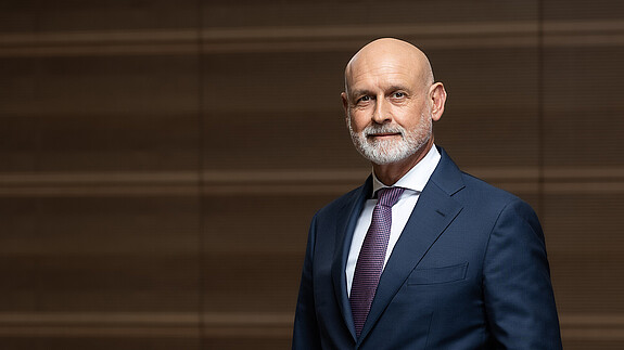 Volker Geyer - Bundesvorsitzender des dbb Das Foto zeigt Volker Geyer, Bundesvorsitzender des dbb
